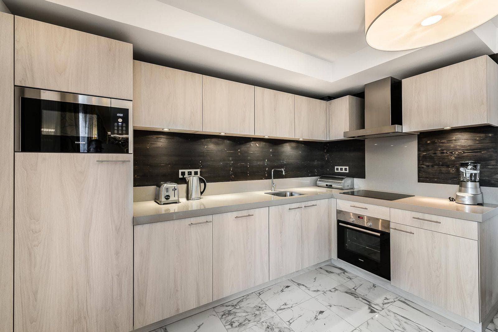 Carre Blanc 242 interior view 5