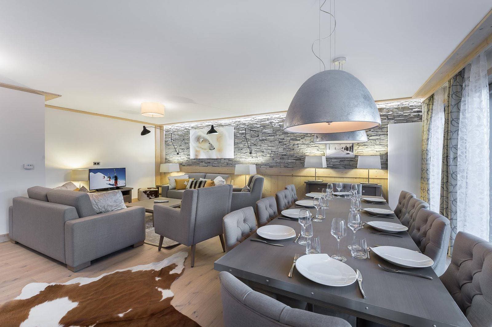 Carre Blanc 242 interior view 3