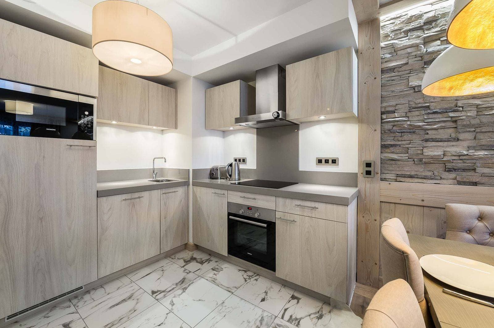 Carre Blanc 246 interior view 3