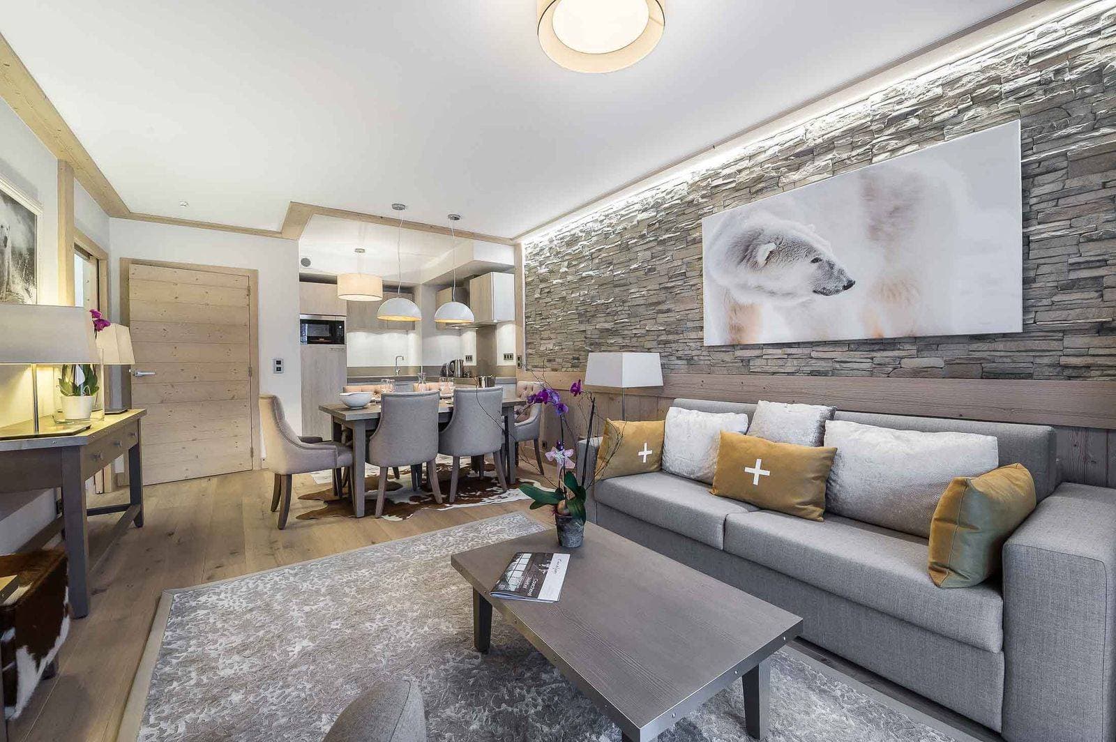 Carre Blanc 246 interior view 2