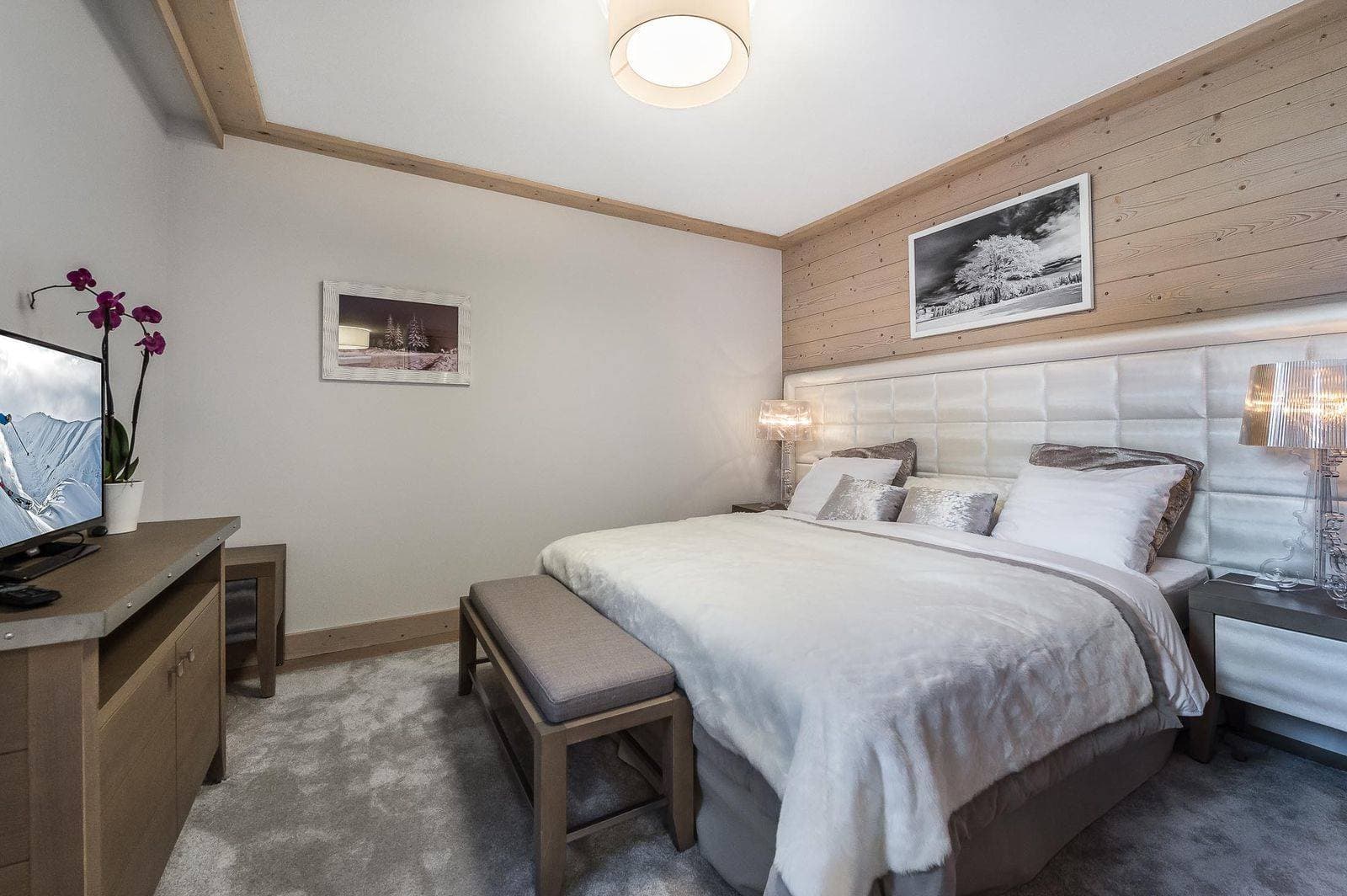 Carre Blanc 246 interior view 4