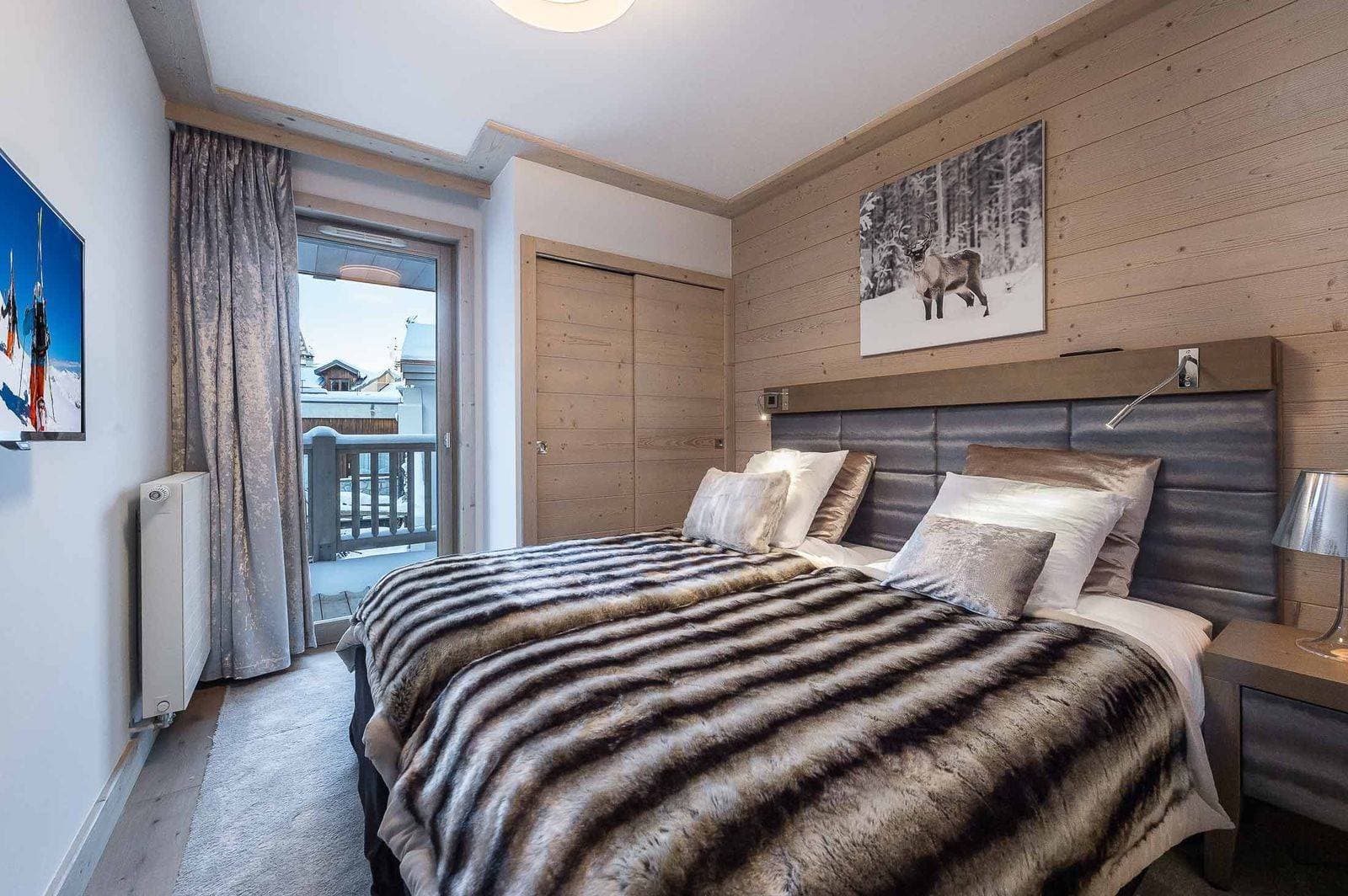 Carre Blanc 246 interior view 5