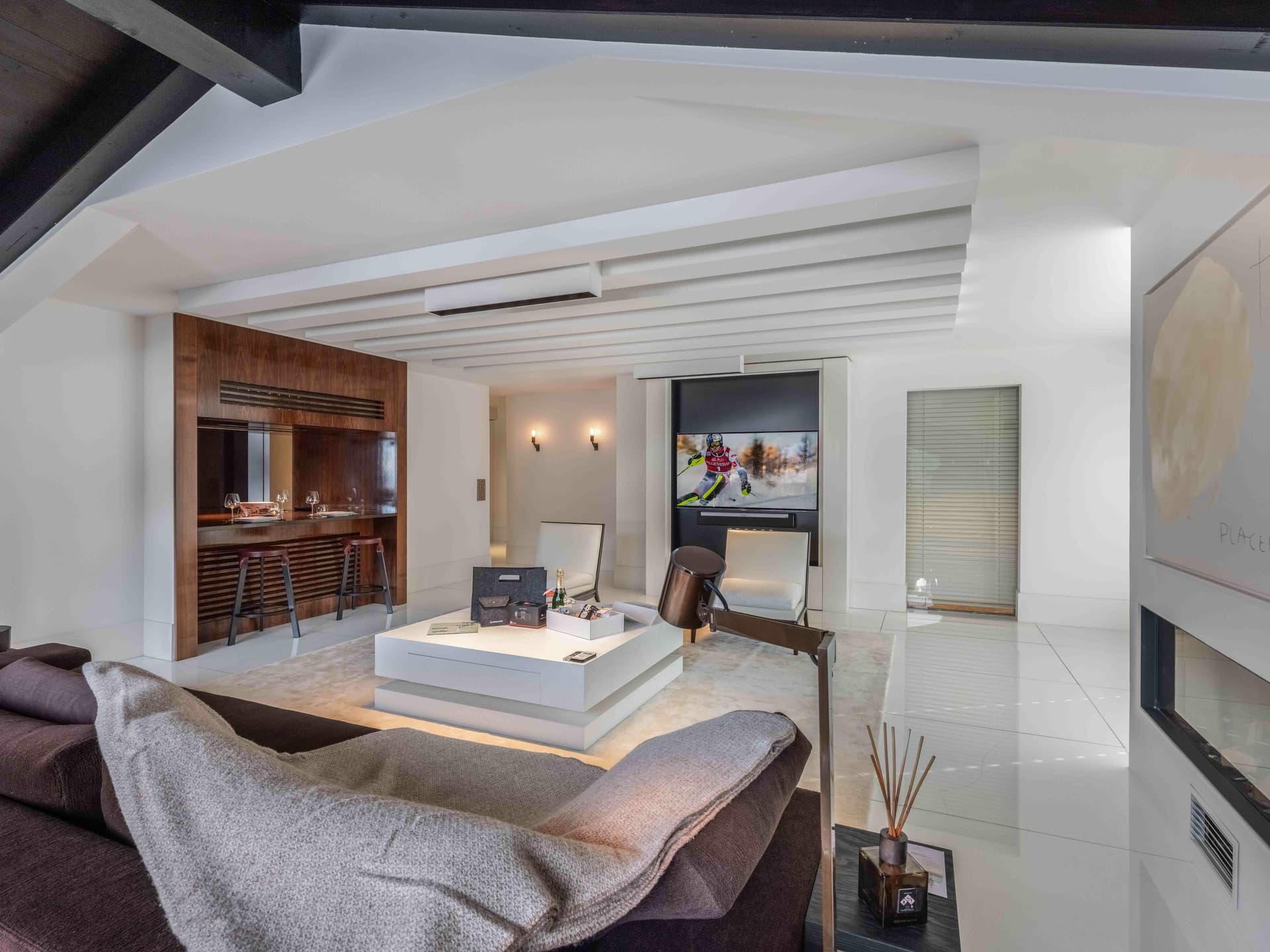 Angus interior view 4