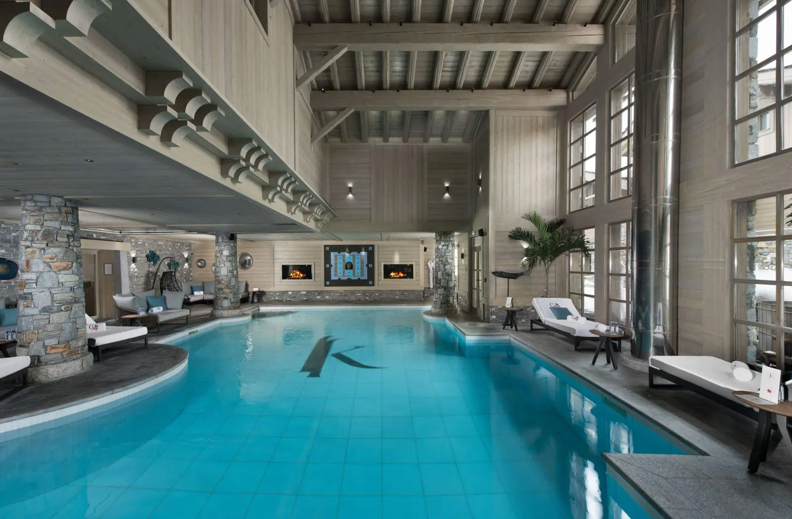 Le K2 Altitude · Indoor pool