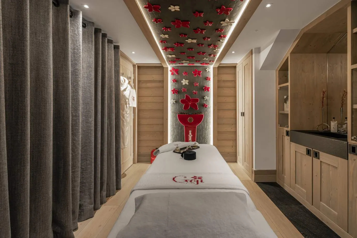 Le K2 Altitude · Spa treatment room