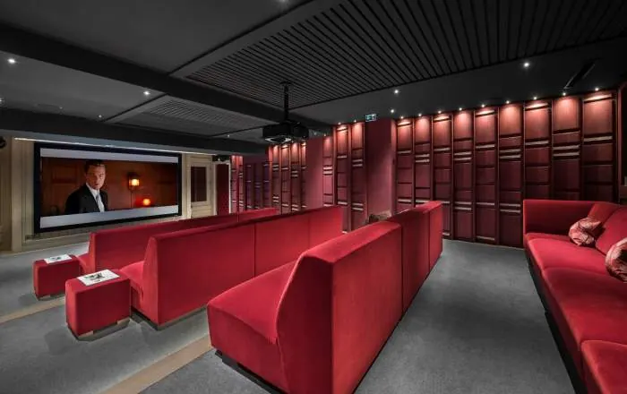 Le K2 Altitude · K'Baret cinema room
