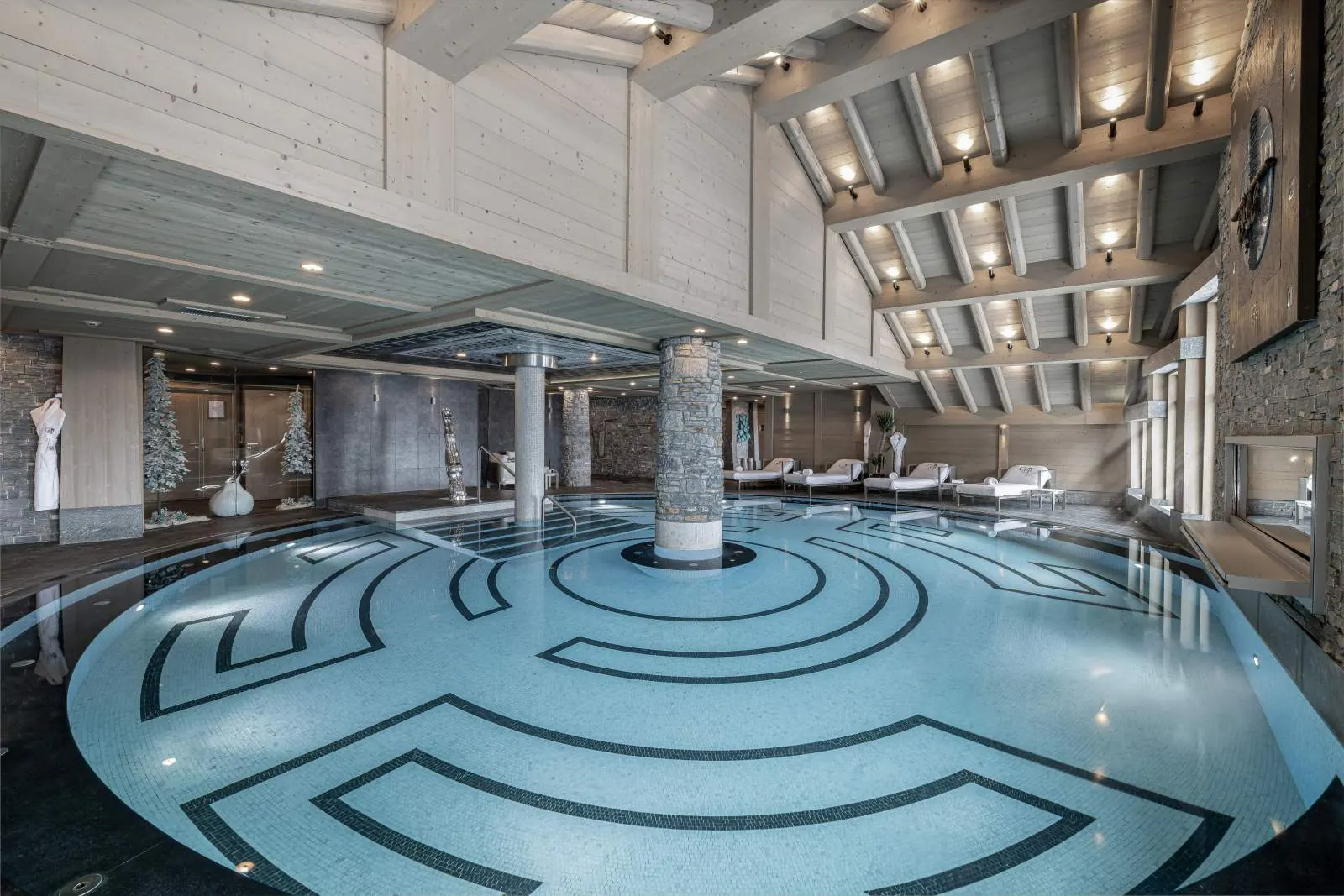 Le K2 Palace · Indoor pool