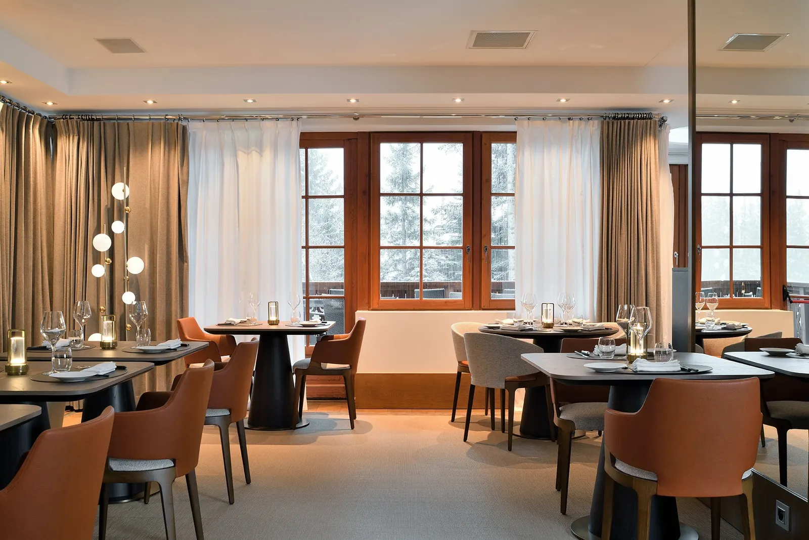 Le Strato · Restaurant dining room