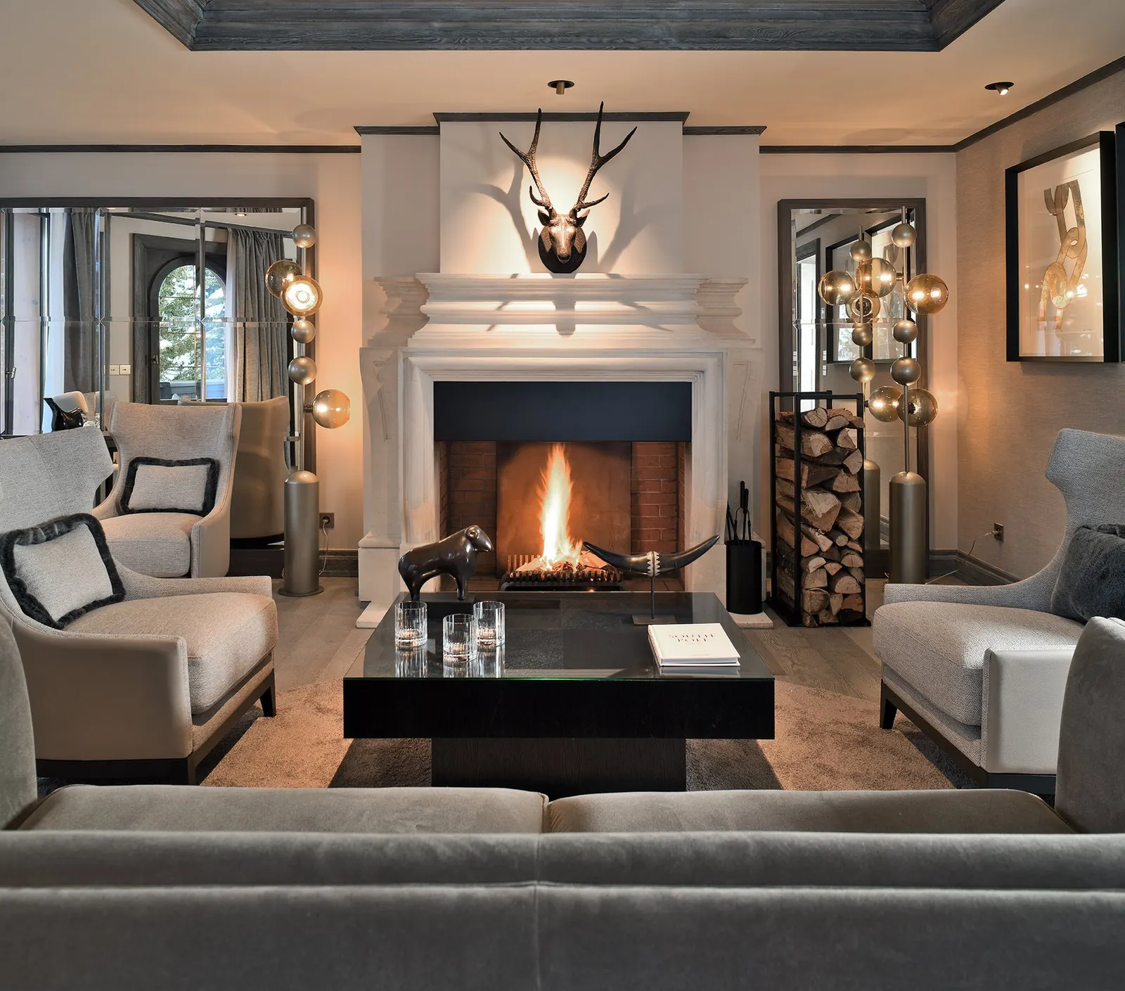 Le Strato · Lounge with fireplace